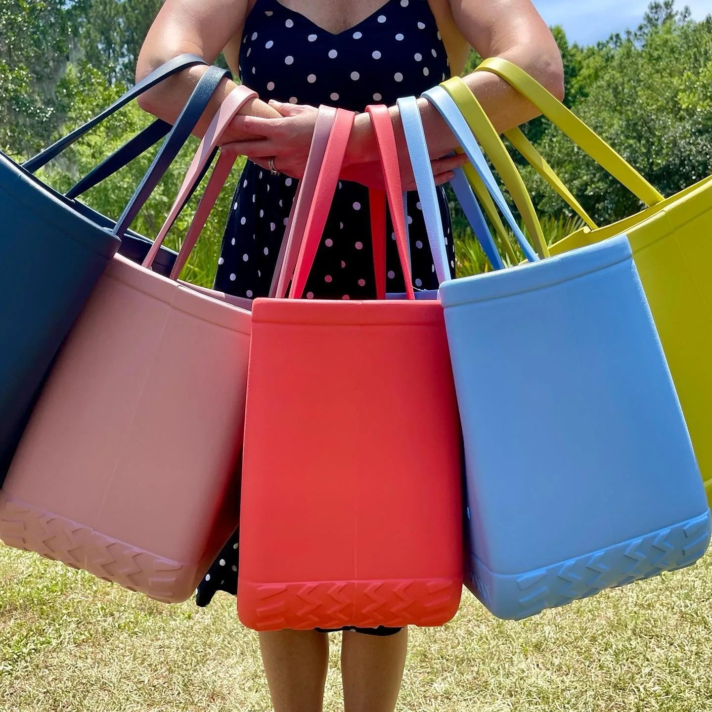 X-Large Capacity Plastic Beach Tote Bag for Men & Women - ICoolDown